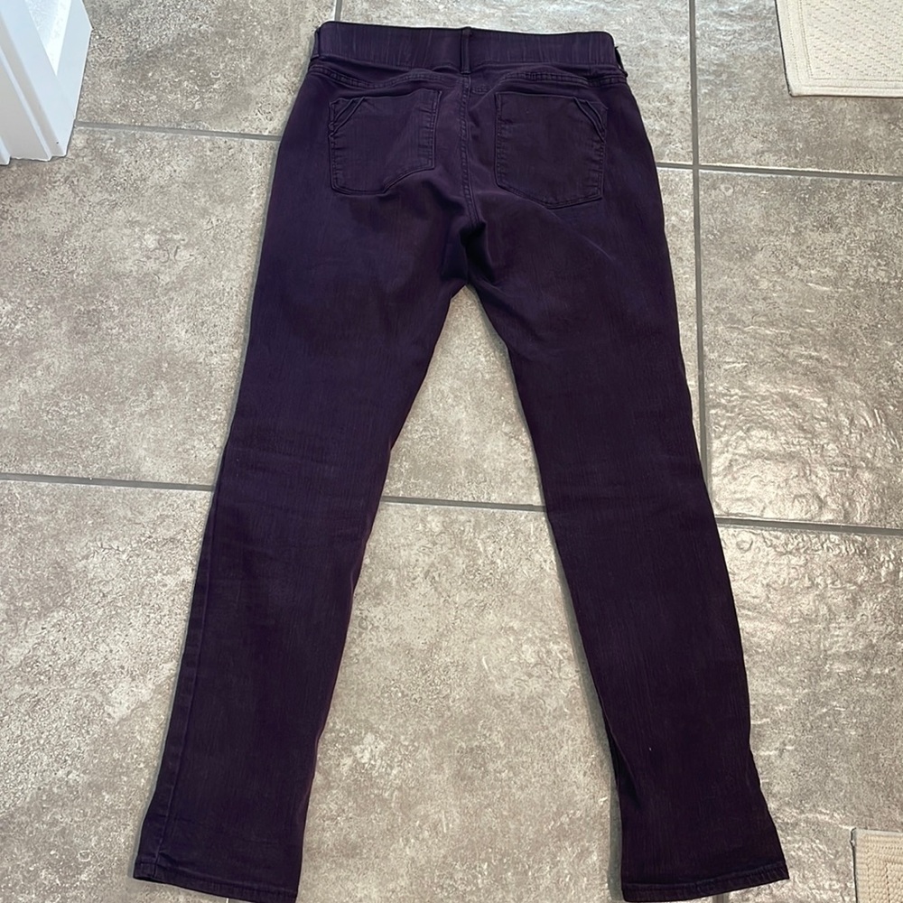 Apt 9 straight jeans size 10 with tummy control. Color purple.